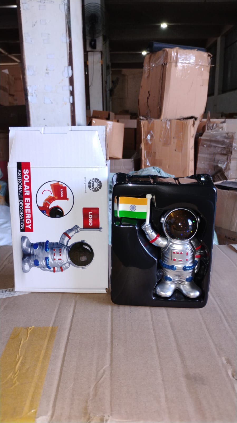 Solar Power Astronaut Ornament Moving Hand with Indian Flag (1 Pc) Solar Power Astronaut Ornament Moving Hand with Indian Flag (1 Pc)